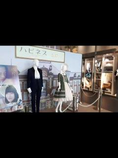 [x]嶽本野ばら原作：窪塚愛流・蒔田彩珠共演映画『ハピネス』衣装、映画『猿の惑星／キングダム』ポスター：映画館・新宿ピカデリーエントランス・東京都 ...