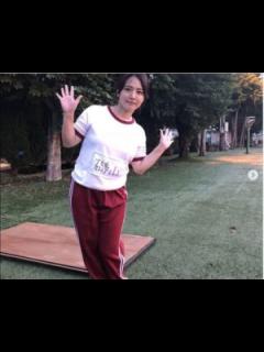 [x]磯山さやか、透け感ブラウス×Vネックで“やせ見えコーデ” セクシー＆上品に 「磯山さやか OFFICIAL CALENDER」発売イベント2 ...