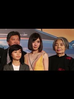 [x]「万引き家族」で是枝監督作に初出演の松岡茉優、カンヌで語る - YouTube