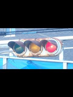 [x]南仙台駅前にある宇宙人信号機 - YouTube