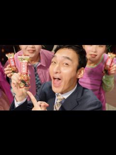 [x]草なぎ剛×CHAI、ノリノリで歌って踊る！ 「1本満足バー」新CMで初共演 メーキング映像も - YouTube