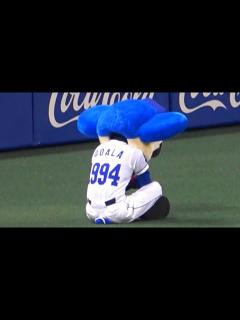 [x]2試合連続でひねりバク転をしたドアラ、失敗した原因を考え込む(2021/05/08) - YouTube